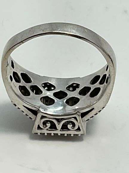CERTIFIED LADIES WHITE GOLD AND DIAMOND RING. 2.50 CARATS