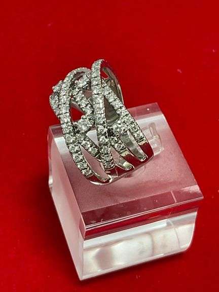 CERTIFIED 1`4K WHITE GOLD AND DIAMOND RING