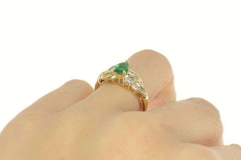 14K Yellow Gold 0.91 Ctw Natural Emerald Diamond Engagement Ring