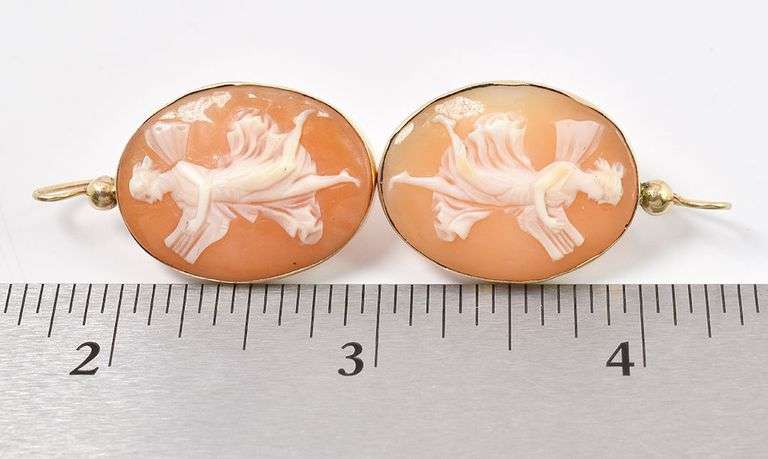 Fantastic 14K Yellow Gold Onyx Cameo Earrings