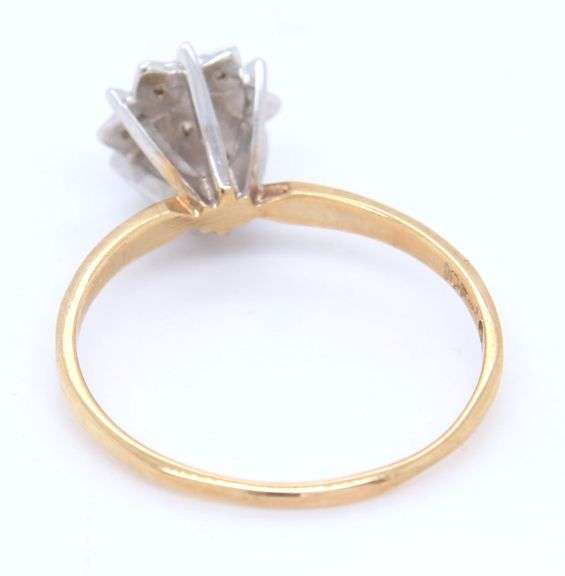 10kt Yellow gold flower style diamond ring
