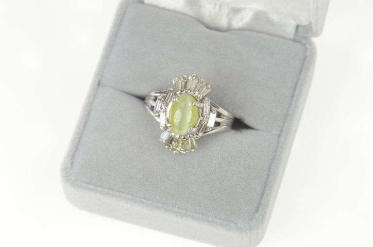 18K White Gold 4.69 Ctw Green Cats Eye Diamond Ballerina Halo Ring