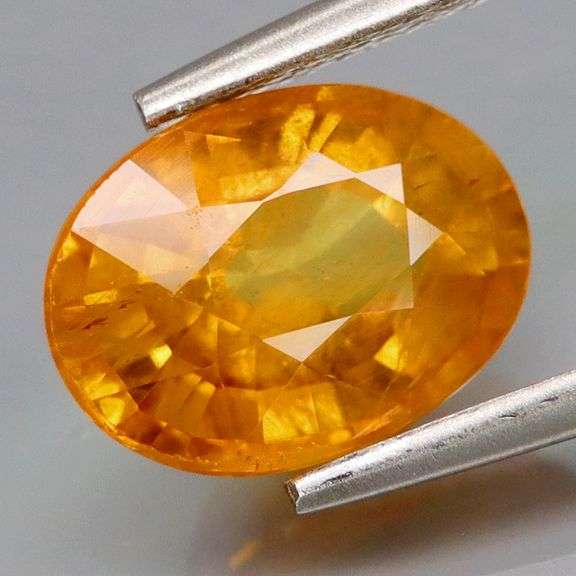 Simply amazing 1.94ct golden orange Sapphire