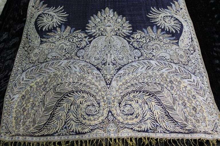 A Very Unique Design Lady's Scarf