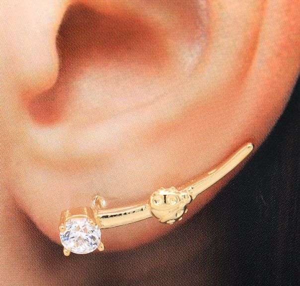 14kt Yellow gold diamond ear climber