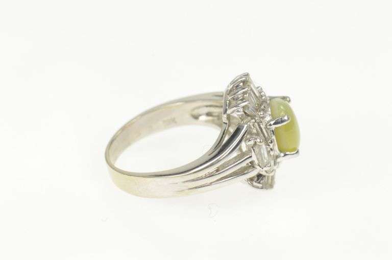 18K White Gold 4.69 Ctw Green Cats Eye Diamond Ballerina Halo Ring