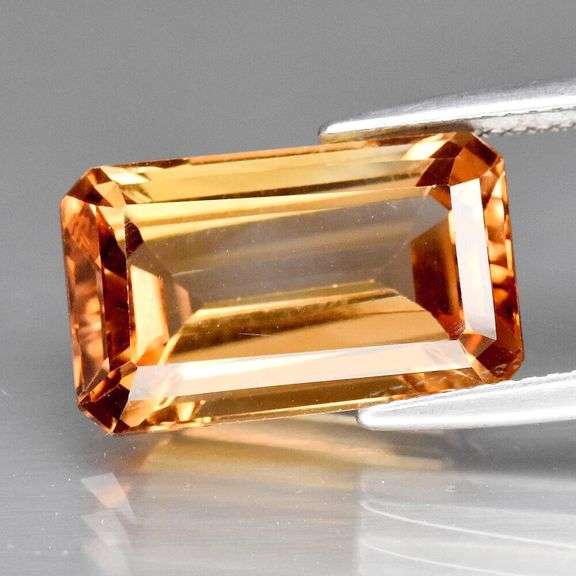 Sparkling 12.10ct champagne Topaz