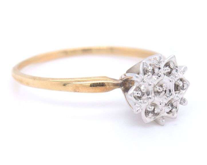 10kt Yellow gold flower style diamond ring