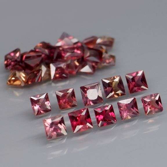 Fantastic 2.65ct untreated Sapphire set