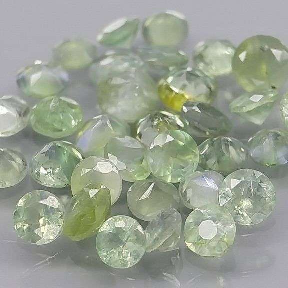 Outstanding 1.06ct hunter green Alexandrite set