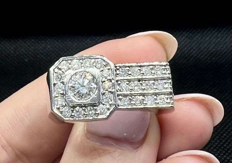 STUNNING AND UNIQUE 10K WHITE GOLD MEN’S DIAMOND RING