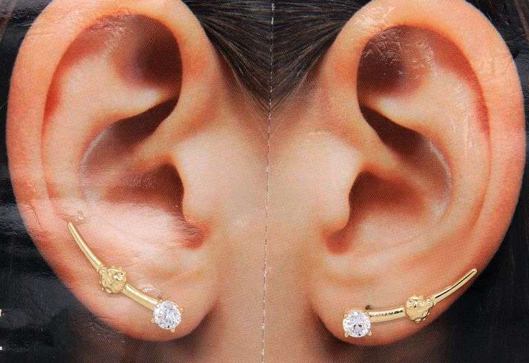 14kt Yellow gold diamond ear climber