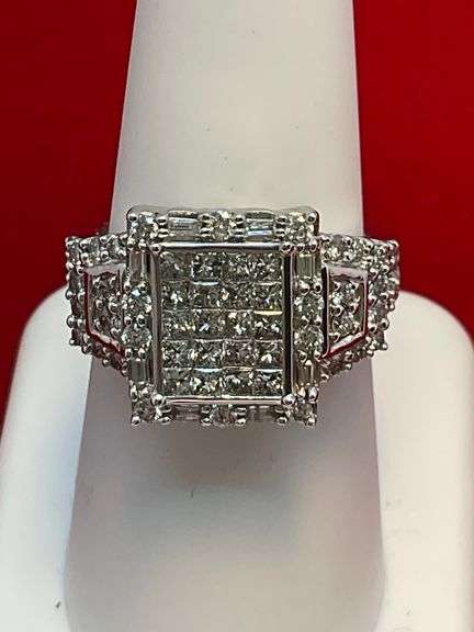 CERTIFIED 14K WHITE GOLD AND DIAMOND RING