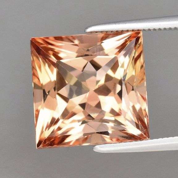 Dazzling 7.76ct champagne Topaz