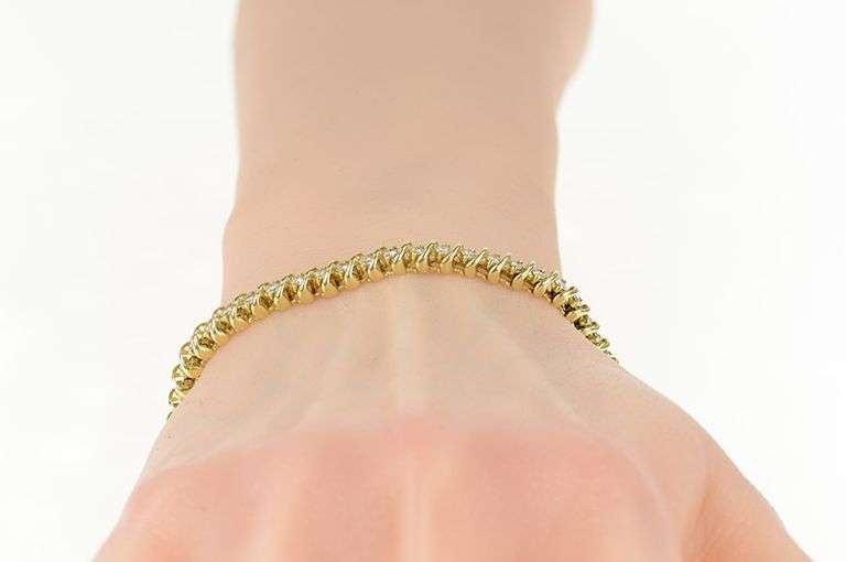 14K Yellow Gold 1.50 Ctw Classic Wavy Link Diamond Tennis Bracelet