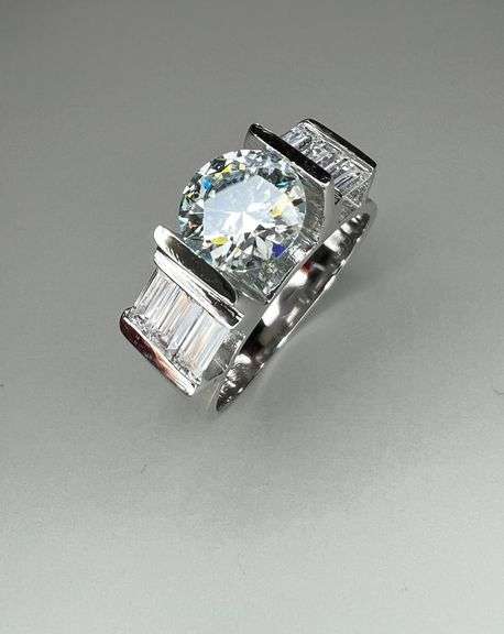 Sparkling 2.75 Ct VVs1 -Fire Mossanite Ring