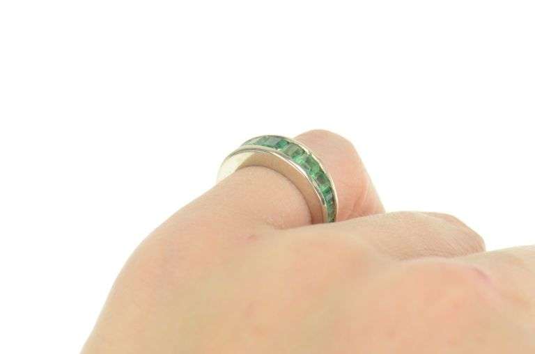 18K White Gold 3.28 Ctw Natural Emerald Wedding Band Ring