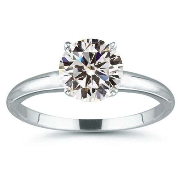 Sparkling 2.75 Ct White I-J Fire Moissanite Ring