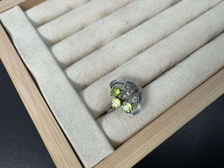 Sterling Silver Natural Gemstone Perdiot Ring Size 8