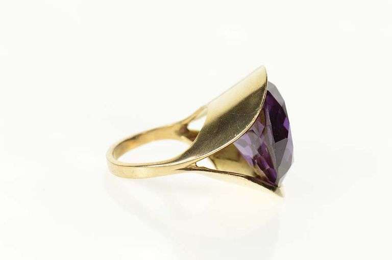 14K Yellow Gold Retro Ornate Syn. Amethyst Graduated Cocktail Ring