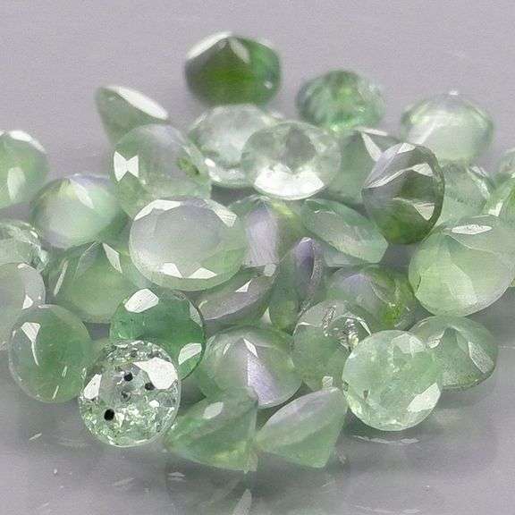 Marvelous 1.01ct green Alexandrite set