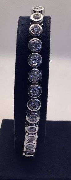 CLASSIC AND TIMELESS 14K WHITE GOLD BEZEL SET MAN’S DIAMOND BRACELET 10 C.T.W.