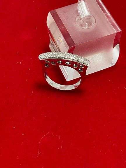 CERTIFIED 18K WHITE GOLD AND DIAMOND RING