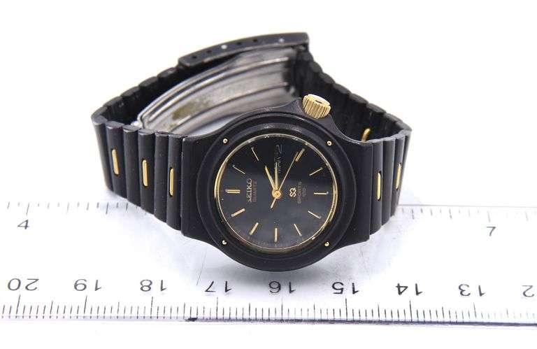 Seiko sport day date quartz watch