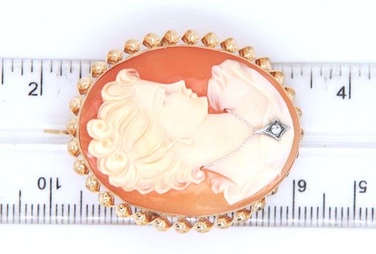 10kt Yellow gold Cameo pin pendant