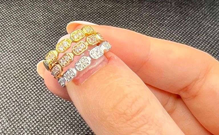 GORGEOUS 14K TRI-COLOR STACK DIAMOND RING