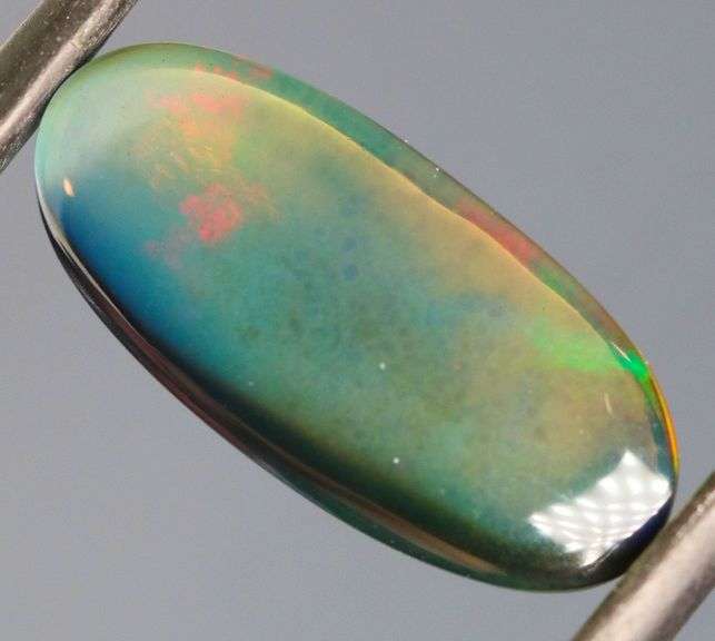 Fiery flashing 6ct Ethiopian bi-color Opal