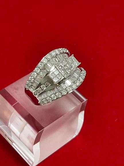 CERTIFIED BRAND NEW 14K WHITE GOLD DIAMOND RING. 2.15 CARATS