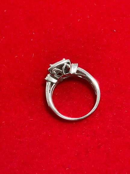 CERTIFIED 14K WHITE GOLD DIAMOND RING