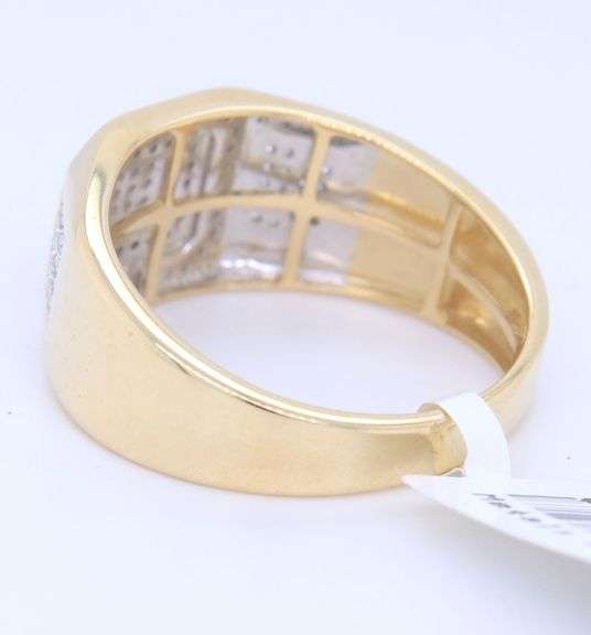 10kt Yellow gold round brilliant cut diamond ring