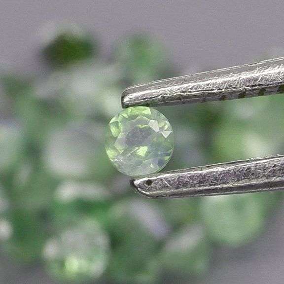 Marvelous 1.01ct green Alexandrite set