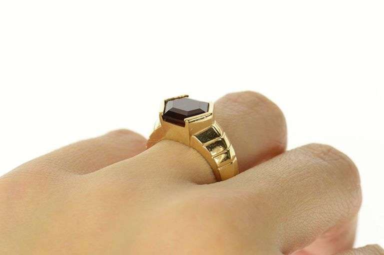 14K Yellow Gold Hexagonal Cut Ornate Garnet Grooved Ring