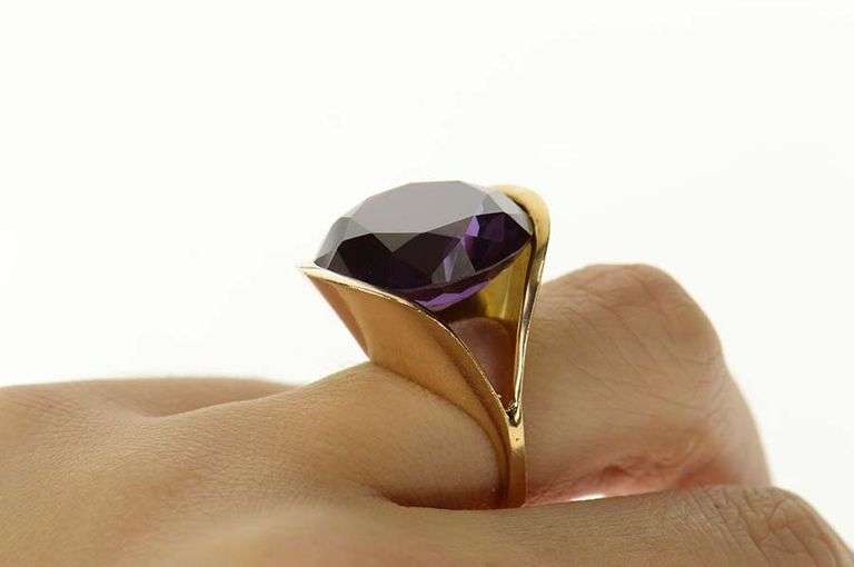 14K Yellow Gold Retro Ornate Syn. Amethyst Graduated Cocktail Ring