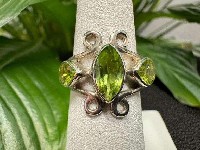 Sterling Silver Natural Gemstone Perdiot Ring Size 6