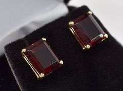 Beautiful 14K Yellow Gold Red Garnet Gemstone Stud Earrings