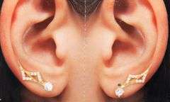 14kt Yellow gold diamond ear climber