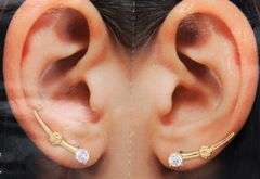 14kt Yellow gold diamond ear climber