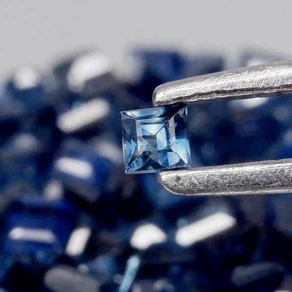 Natural 3.29ct royal blue Sapphire set