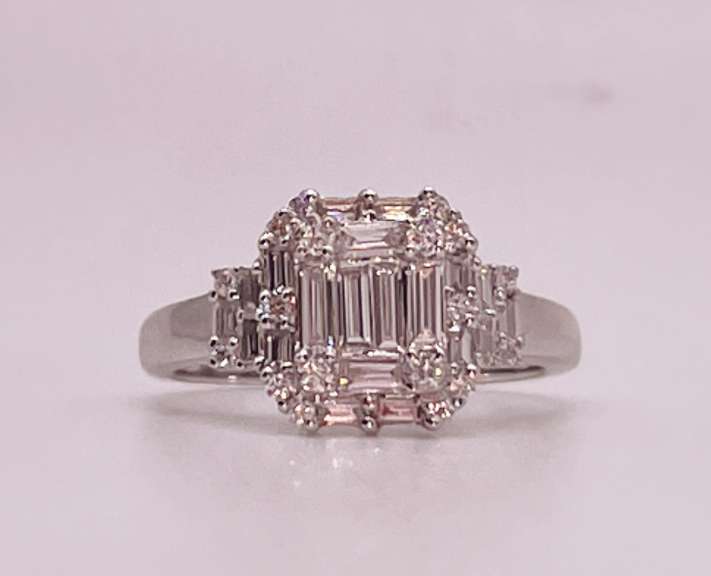 18KT SOLID WHITE GOLD AND DIAMOND RING