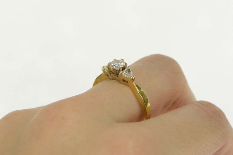 18K Yellow Gold 1.30 Ctw VS Round Trillion Diamond Engagement Ring