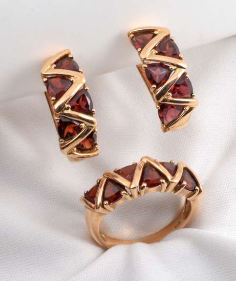 Stylish Triangular Garnet Ring and Earring Suite