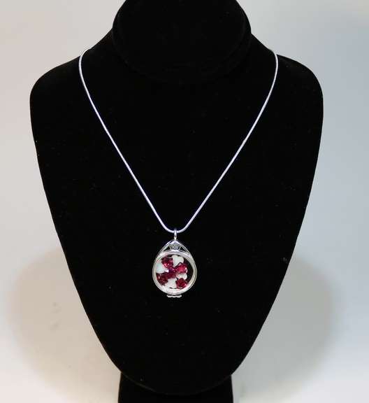 Spectacular gemstone set displayed in Sterling Silver