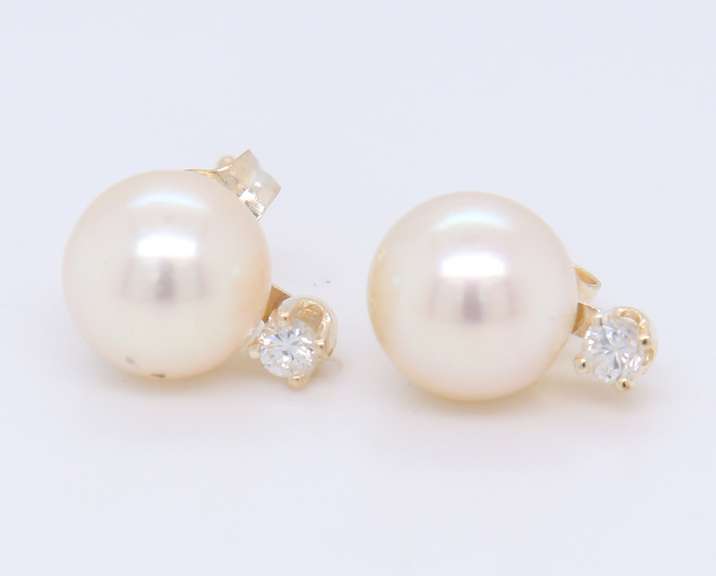 Simple Yellow Gold Diamond and Pearl Stud Earrings