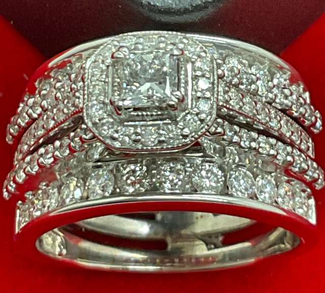 CERTIFIED 14K WHITE GOLD AND DIAMOND WEDDING SET
