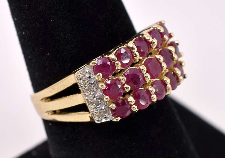 Admirable Rubies and Diamond ring in 14K Yellow Gold