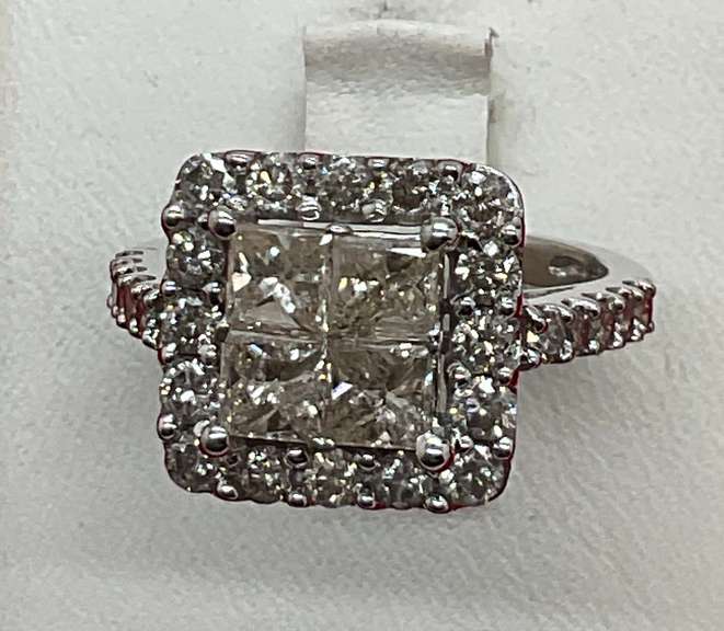 CERTIFIED BRAND NEW LADIES 14K WHITE GOLD AND DIAMOND RING. 2.60 CARATS TOTAL.